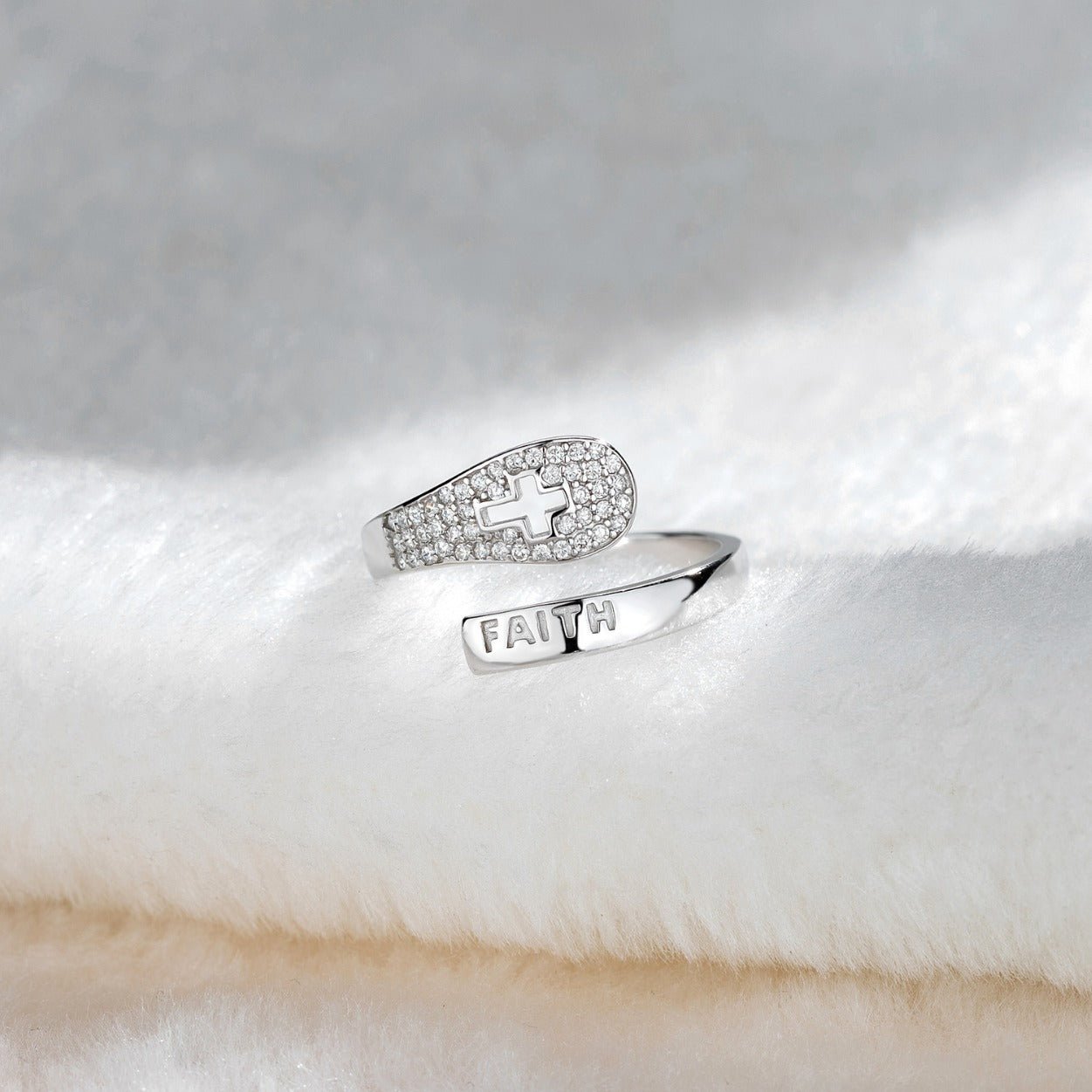 Ring "FAITH" mit Kreuz und Zirkonia - Nach - Dir.de